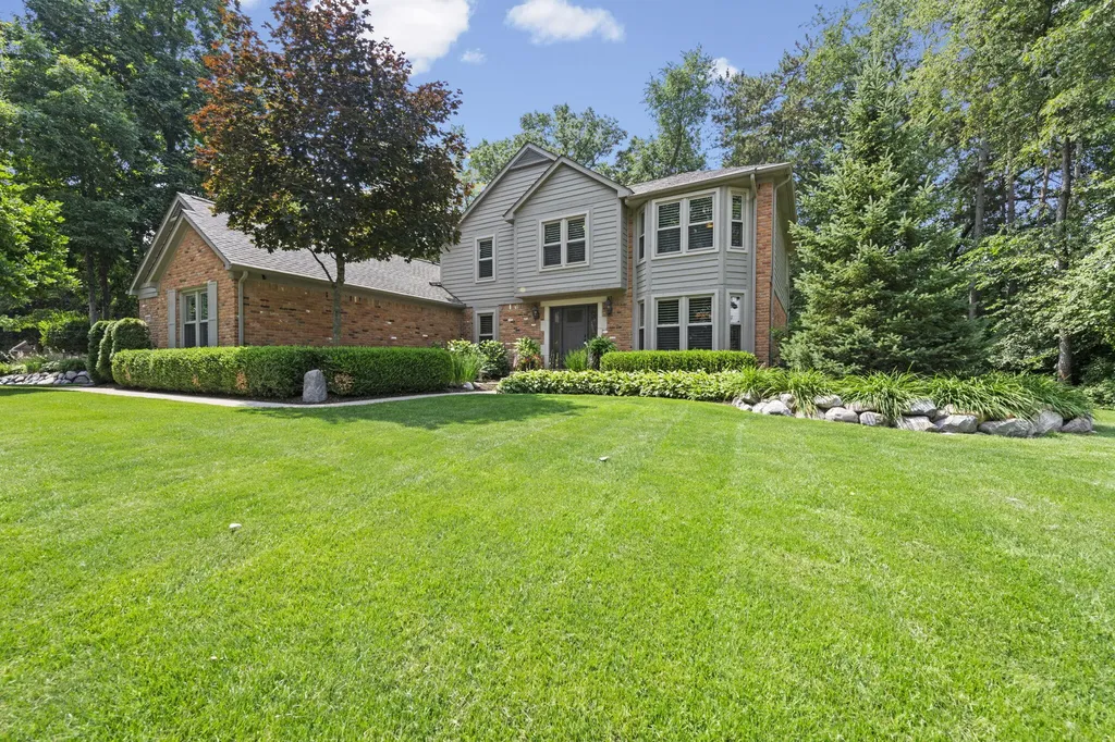 12072 Pembrooke Circle Green Oak Township MI 48178