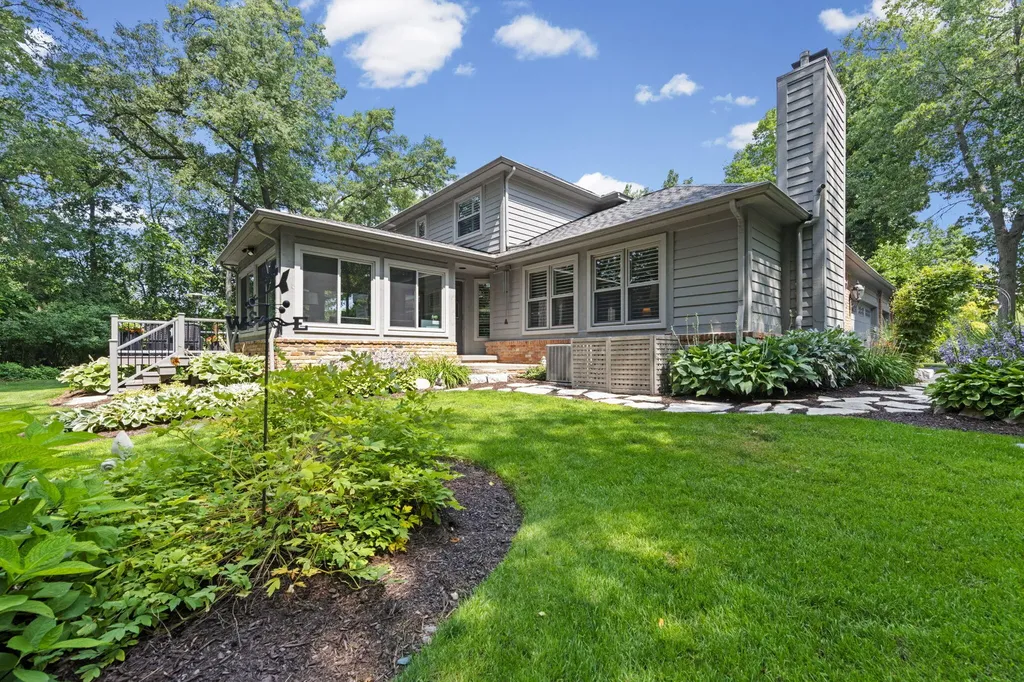 12072 Pembrooke Circle Green Oak Township MI 48178