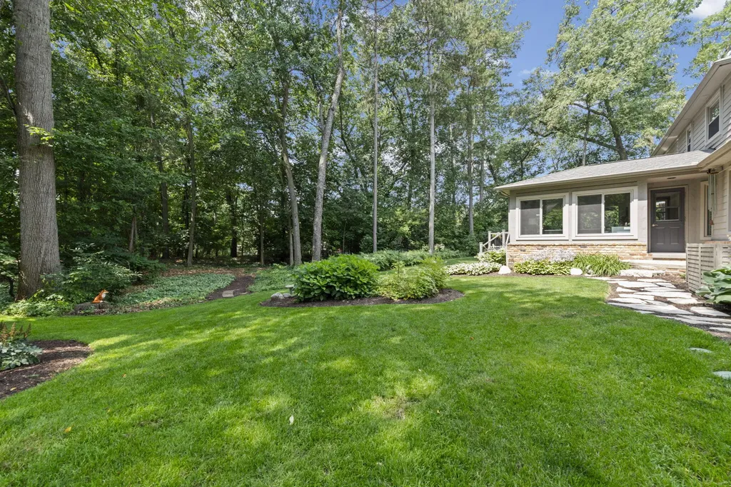 12072 Pembrooke Circle Green Oak Township MI 48178