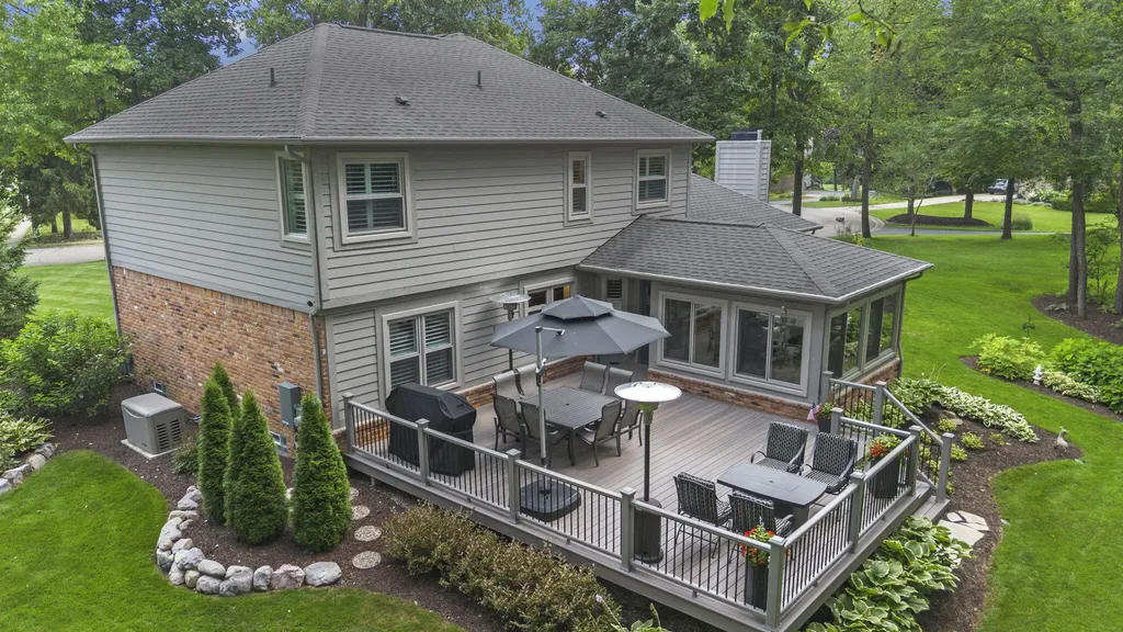 12072 Pembrooke Circle Green Oak Township MI 48178