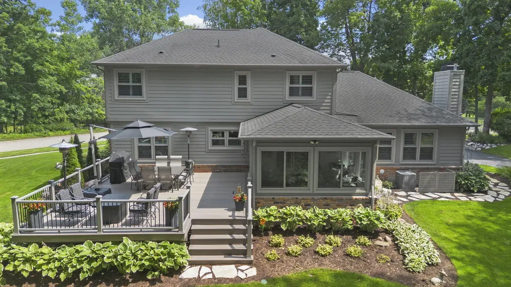12072 Pembrooke Circle Green Oak Township MI 48178