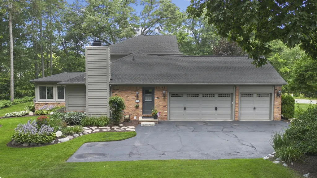 12072 Pembrooke Circle Green Oak Township MI 48178