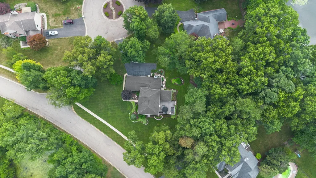 12072 Pembrooke Circle Green Oak Township MI 48178