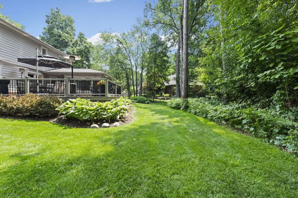 12072 Pembrooke Circle Green Oak Township MI 48178