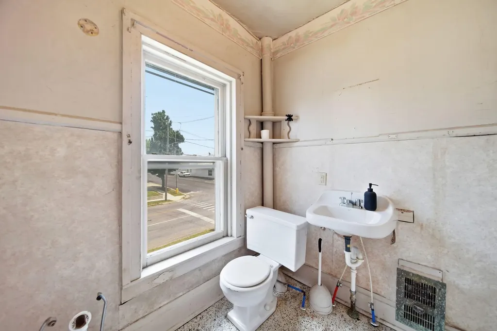 414 Division Street Adrian City MI 49221