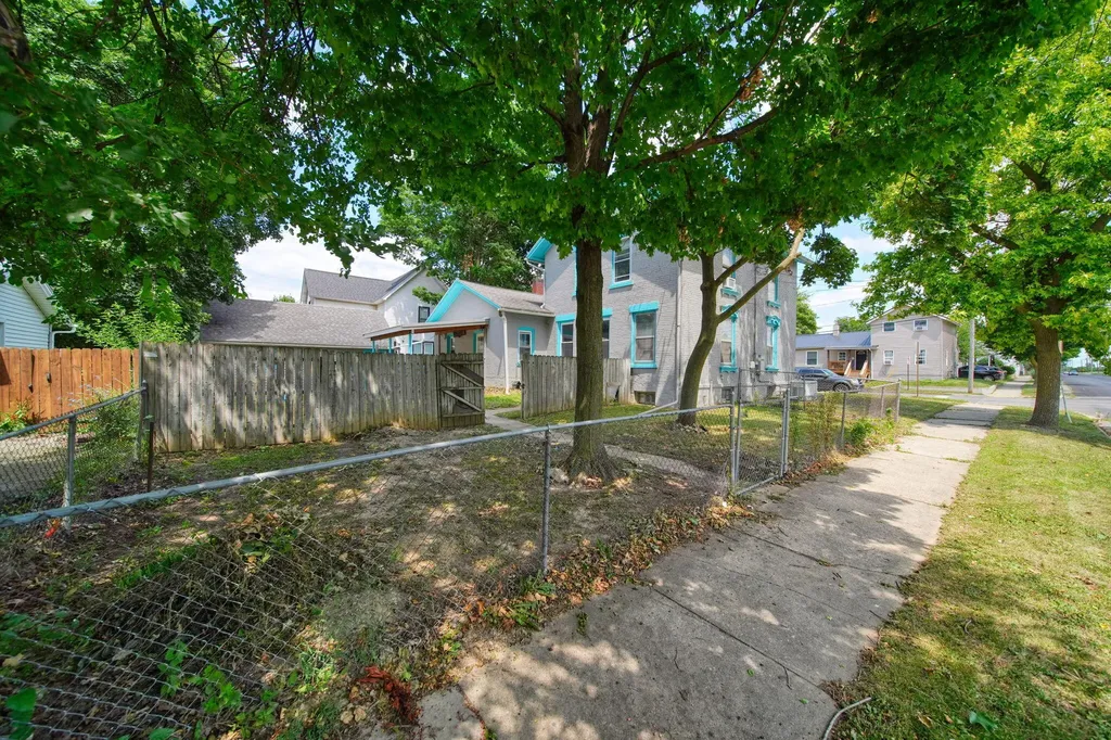 414 Division Street Adrian City MI 49221