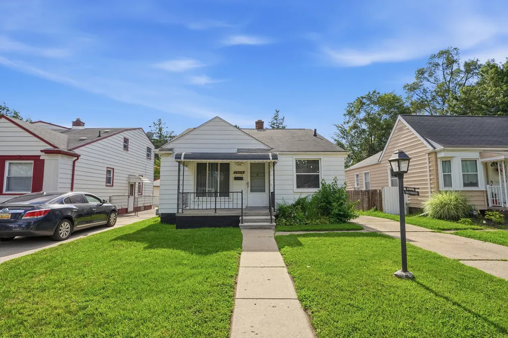 20435 Norborne Redford Charter Township MI 48240