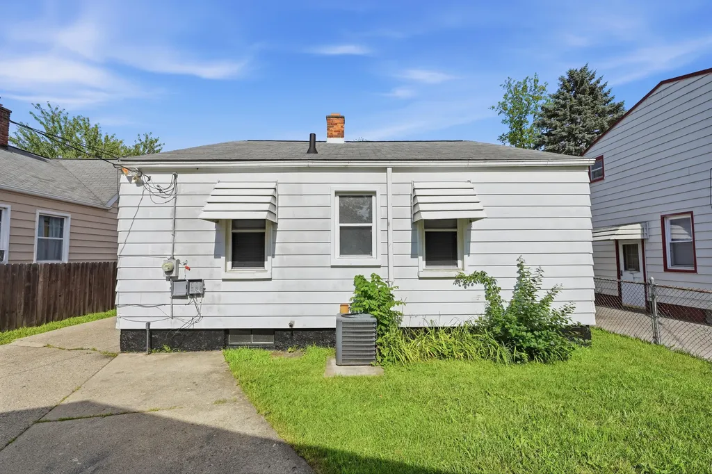 20435 Norborne Redford Charter Township MI 48240