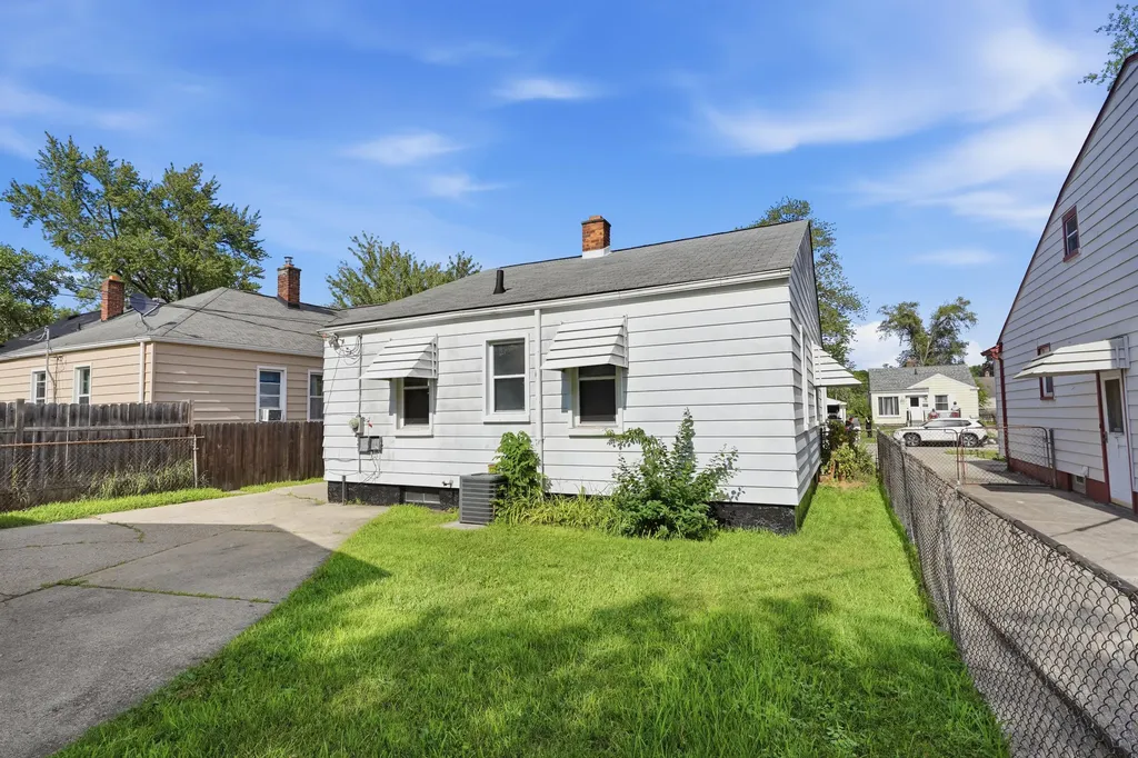 20435 Norborne Redford Charter Township MI 48240