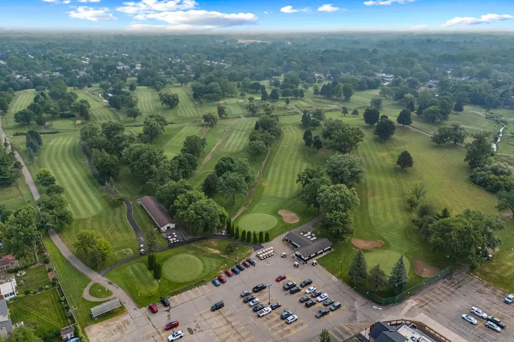 14928 Country Club Drive Livonia City MI 48154