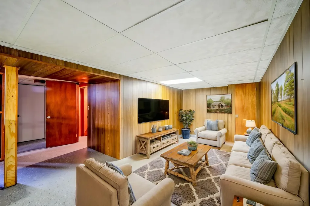 14557 Michigan Boulevard Allen Park City MI 48101