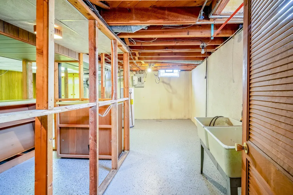 14557 Michigan Boulevard Allen Park City MI 48101