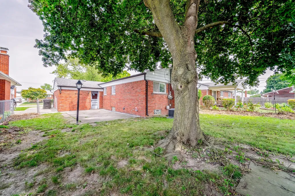 14557 Michigan Boulevard Allen Park City MI 48101