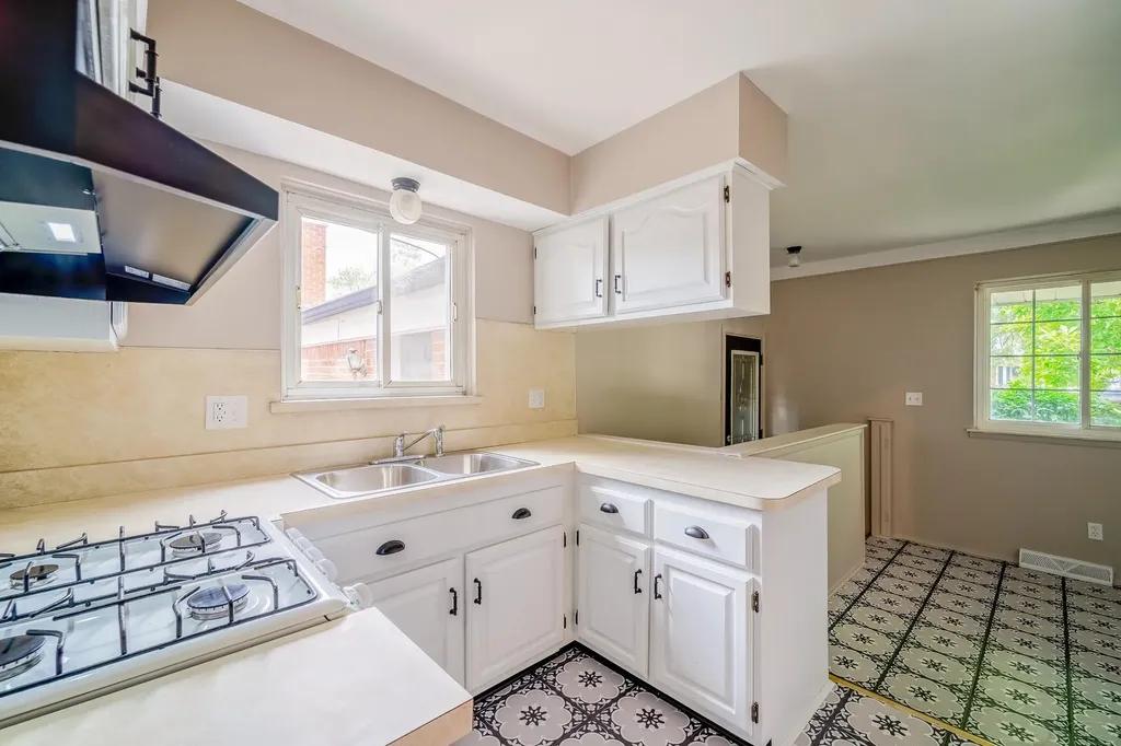 14557 Michigan Boulevard Allen Park City MI 48101