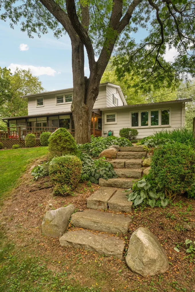 2627 Wayside Drive Ann Arbor Charter Township MI 48103