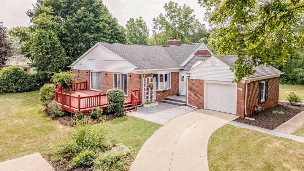 9772 Grosse Ile Parkway Grosse Ile Township MI 48138