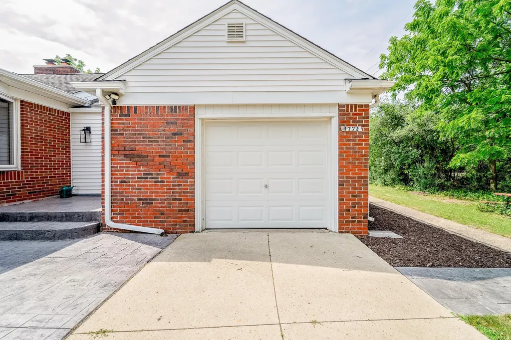 9772 Grosse Ile Parkway Grosse Ile Township MI 48138