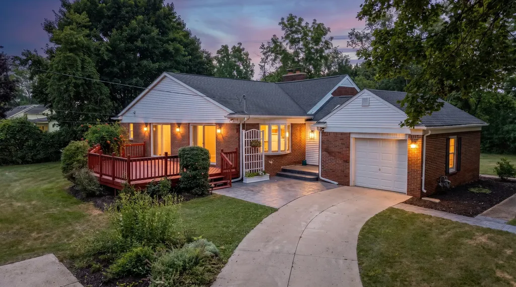 9772 Grosse Ile Parkway Grosse Ile Township MI 48138