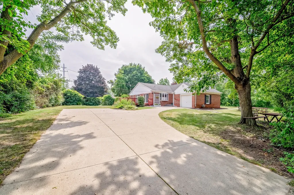 9772 Grosse Ile Parkway Grosse Ile Township MI 48138