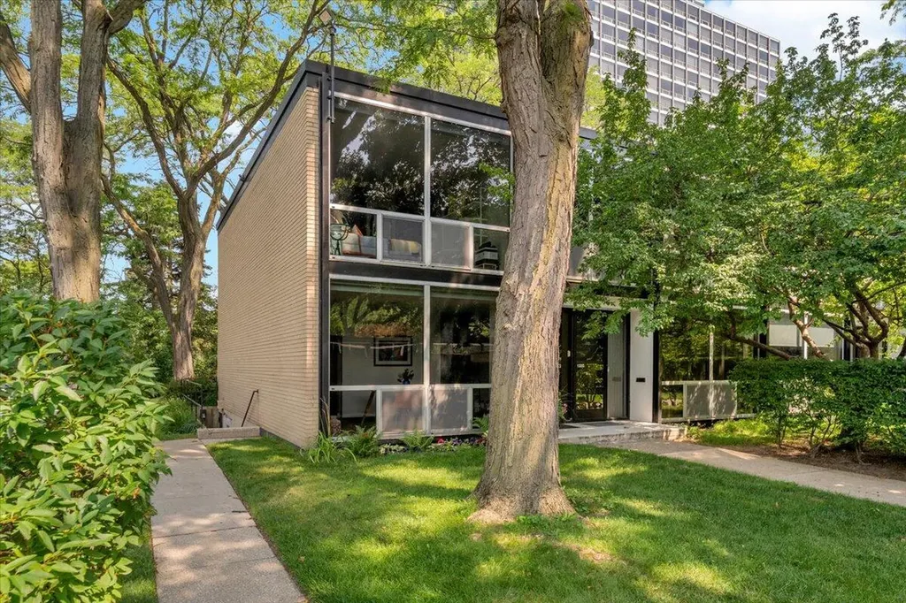 1333 Nicolet Place Detroit City MI 48207