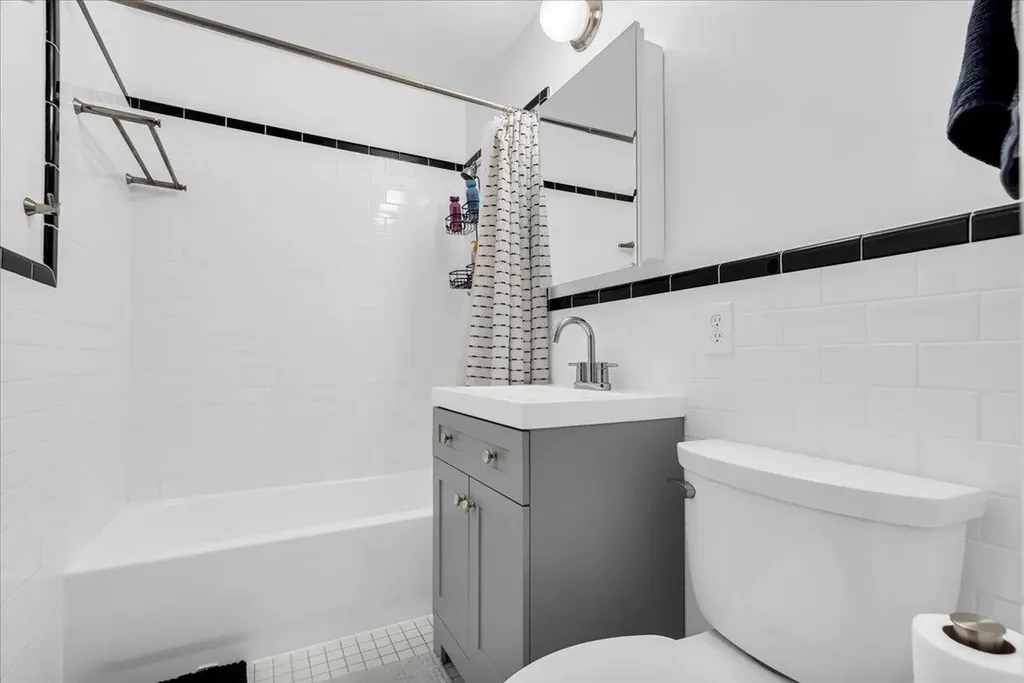 1333 Nicolet Place Detroit City MI 48207