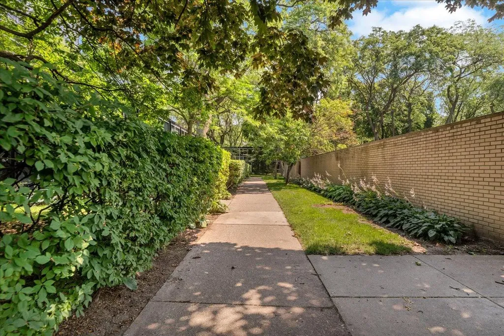 1333 Nicolet Place Detroit City MI 48207
