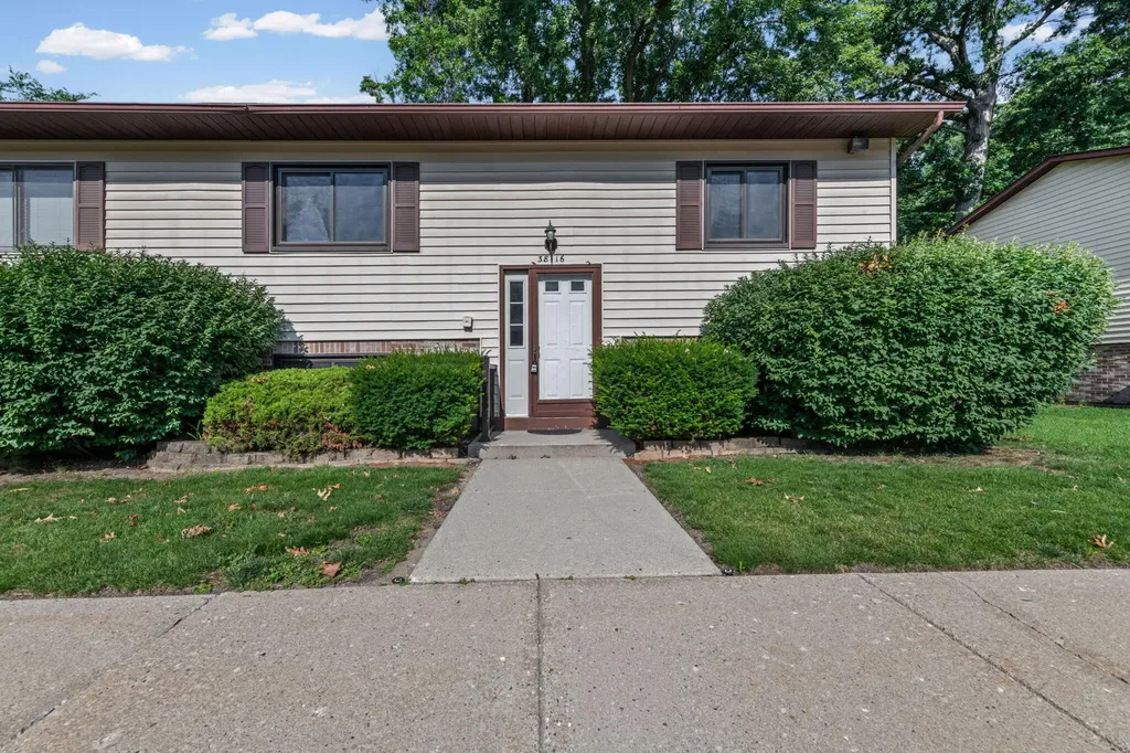38116 Hixford Place Westland City MI 48185