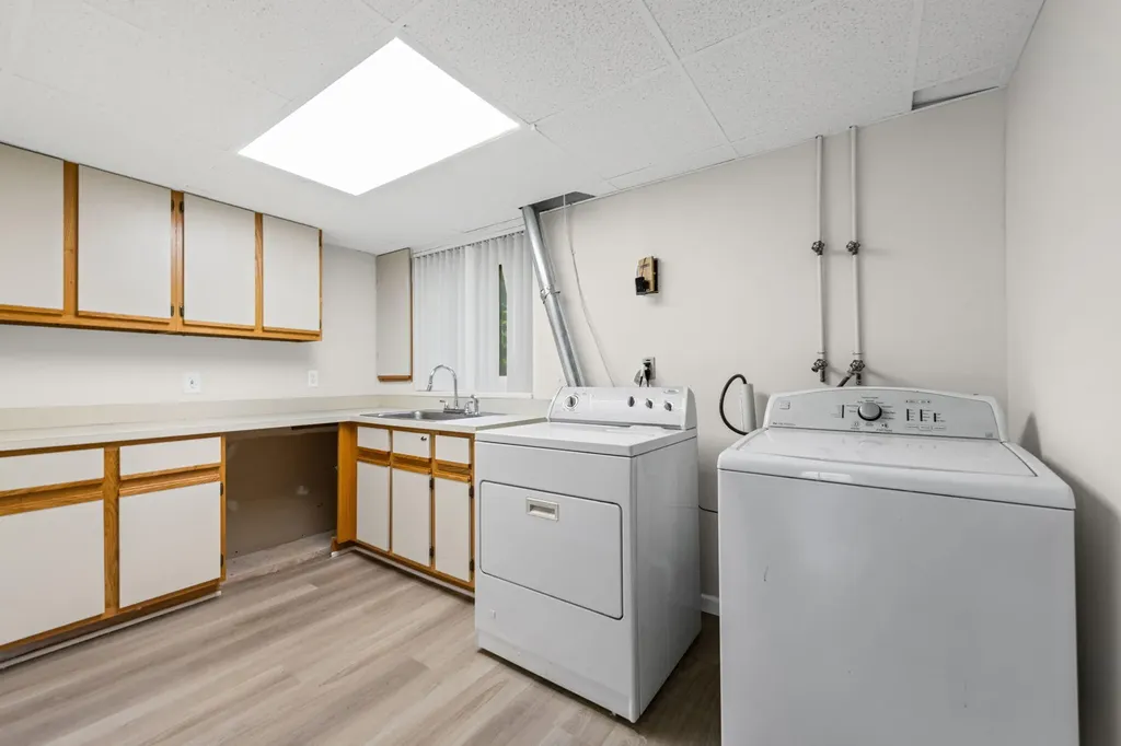 38116 Hixford Place Westland City MI 48185