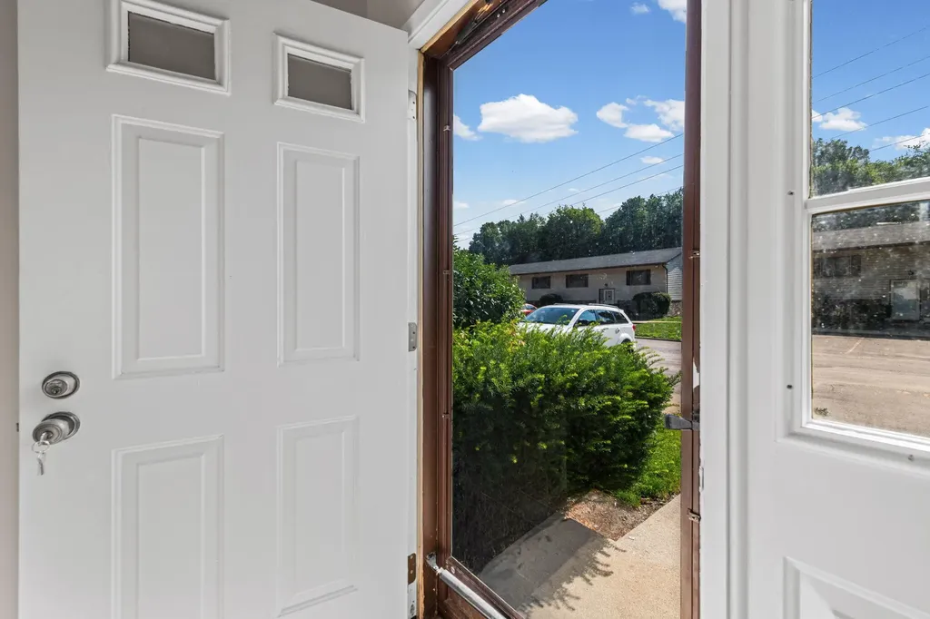 38116 Hixford Place Westland City MI 48185