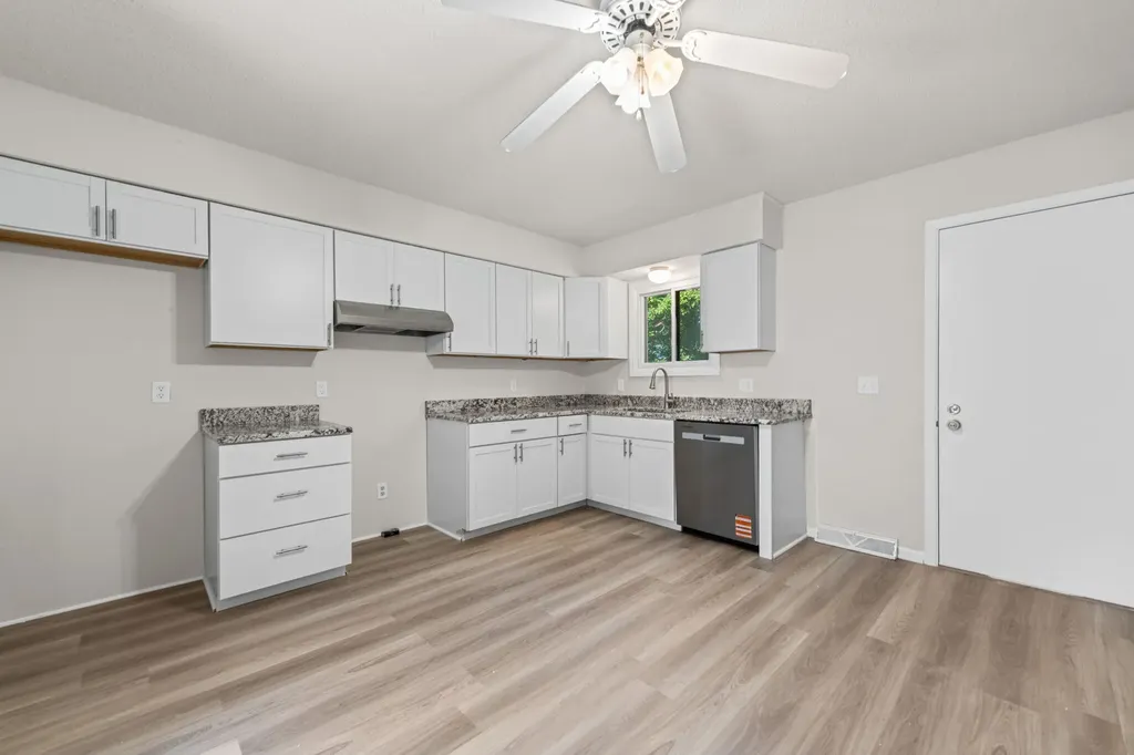 38116 Hixford Place Westland City MI 48185