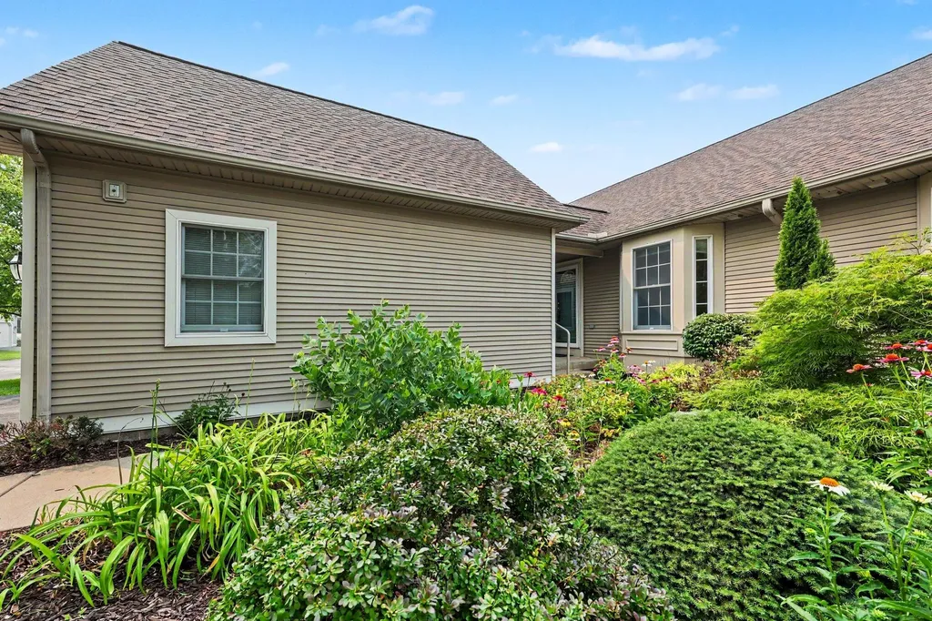 208 Pierce Lake Drive Chelsea City MI 48118