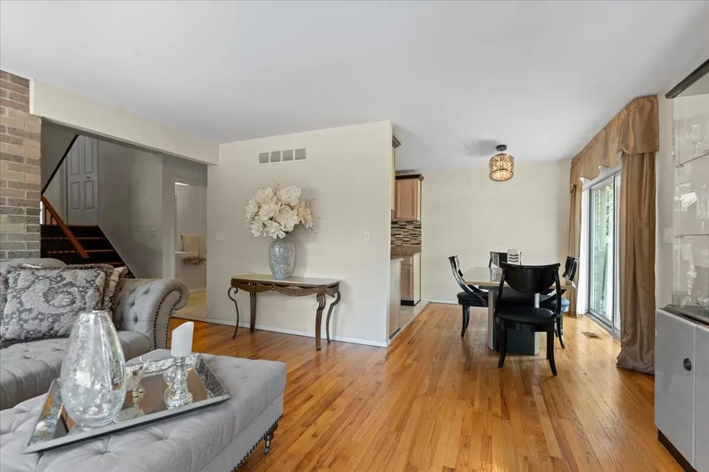 1100 Saint Aubin Place Detroit City MI 48207