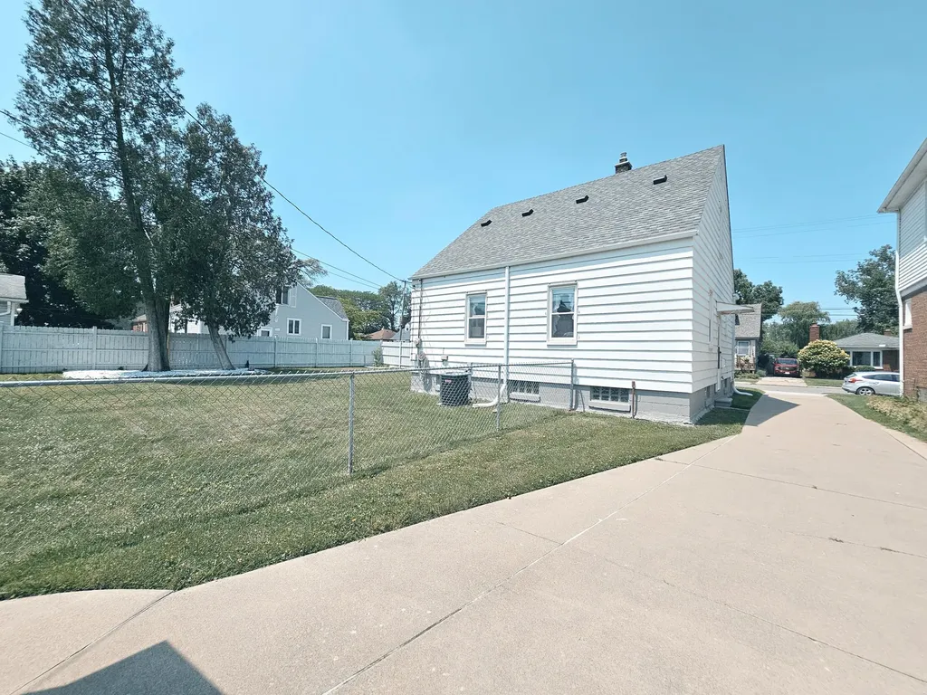 495 North Drive Wyandotte City MI 48192