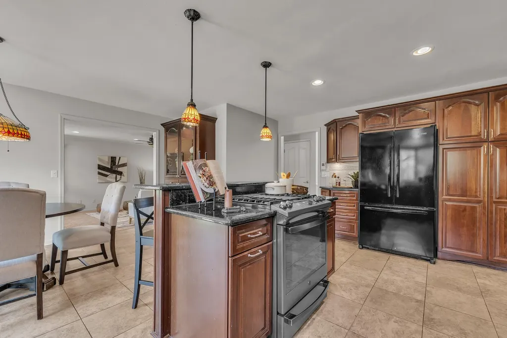 44899 Weymouth Drive Canton Charter Township MI 48188