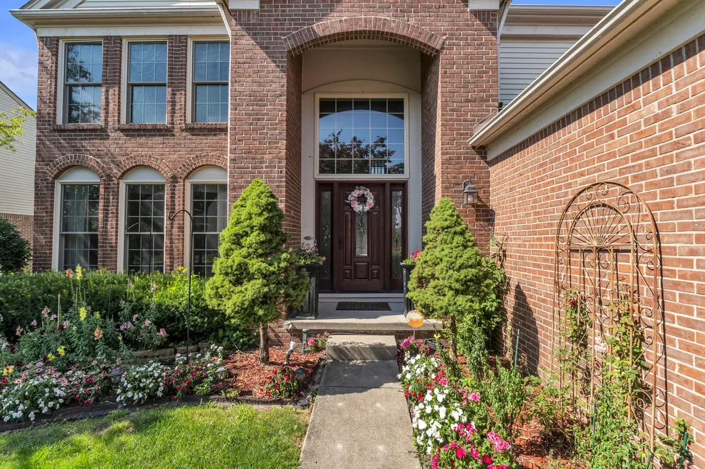 44899 Weymouth Drive Canton Charter Township MI 48188
