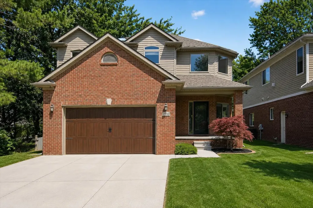 28000 Worthington Street St. Clair Shores City MI 48081