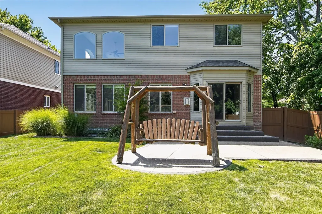 28000 Worthington Street St. Clair Shores City MI 48081