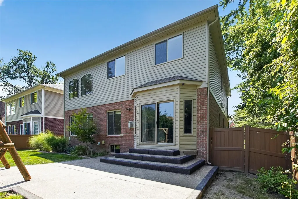 28000 Worthington Street St. Clair Shores City MI 48081