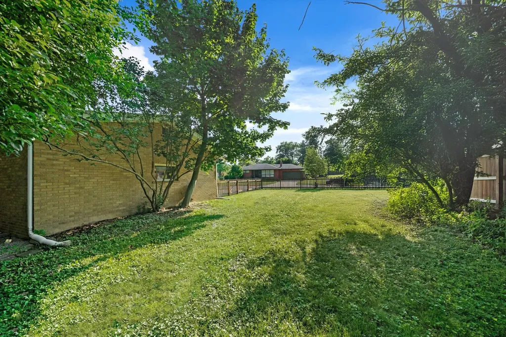 1609 Glastonbury Road Ann Arbor City MI 48103