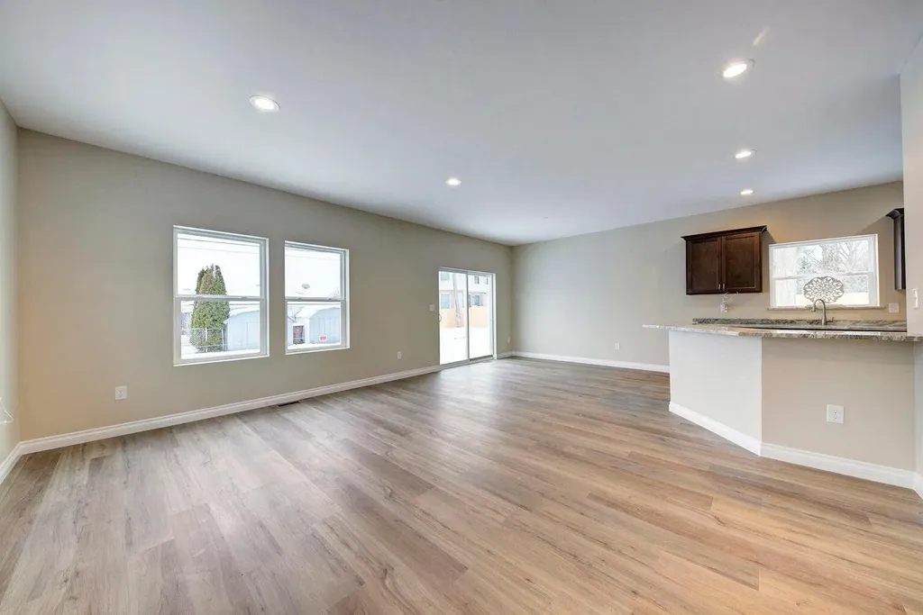 33724 Barrington Street Westland City MI 48186