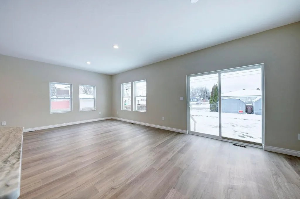 33724 Barrington Street Westland City MI 48186