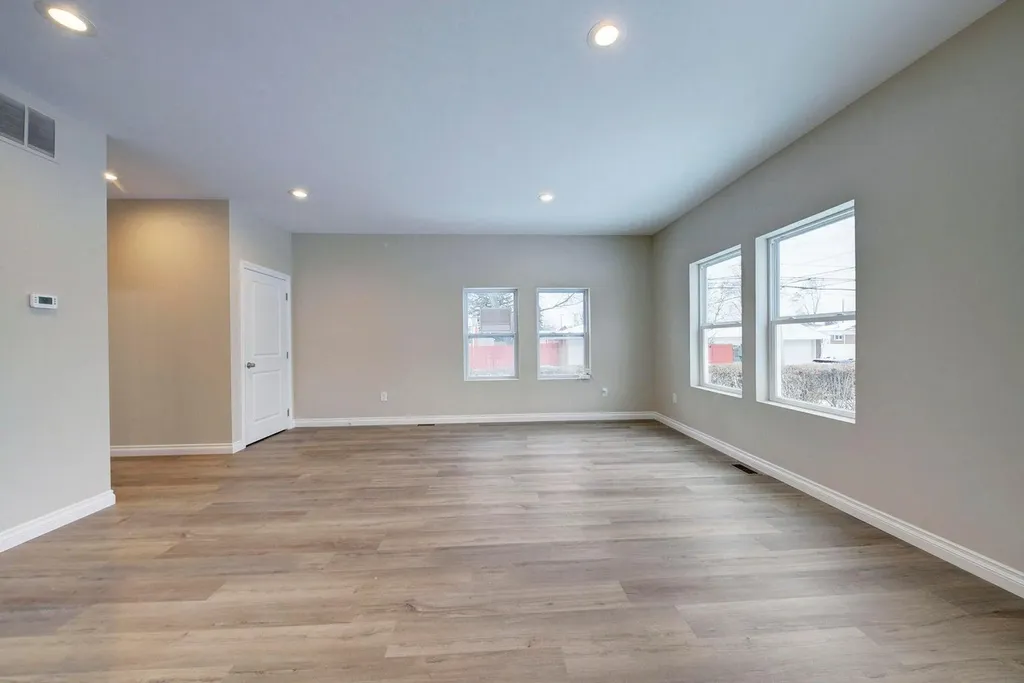 33724 Barrington Street Westland City MI 48186