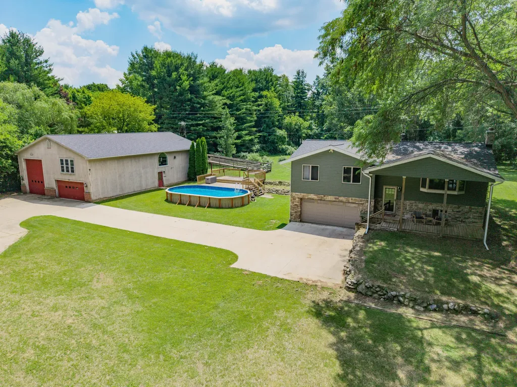 9625 Glenn Road Waterloo Township MI 49240