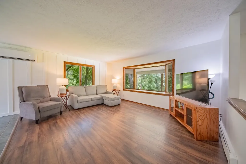 9625 Glenn Road Waterloo Township MI 49240