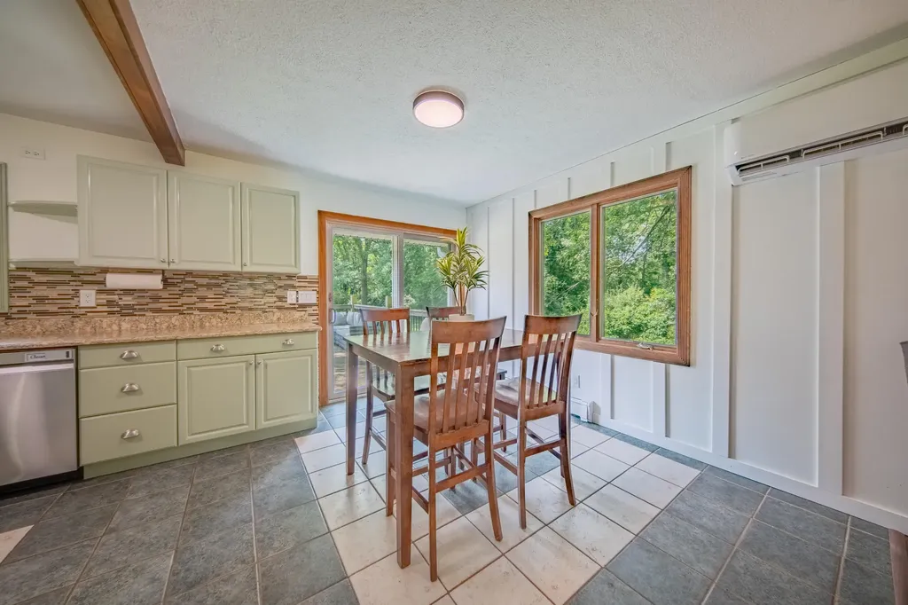 9625 Glenn Road Waterloo Township MI 49240