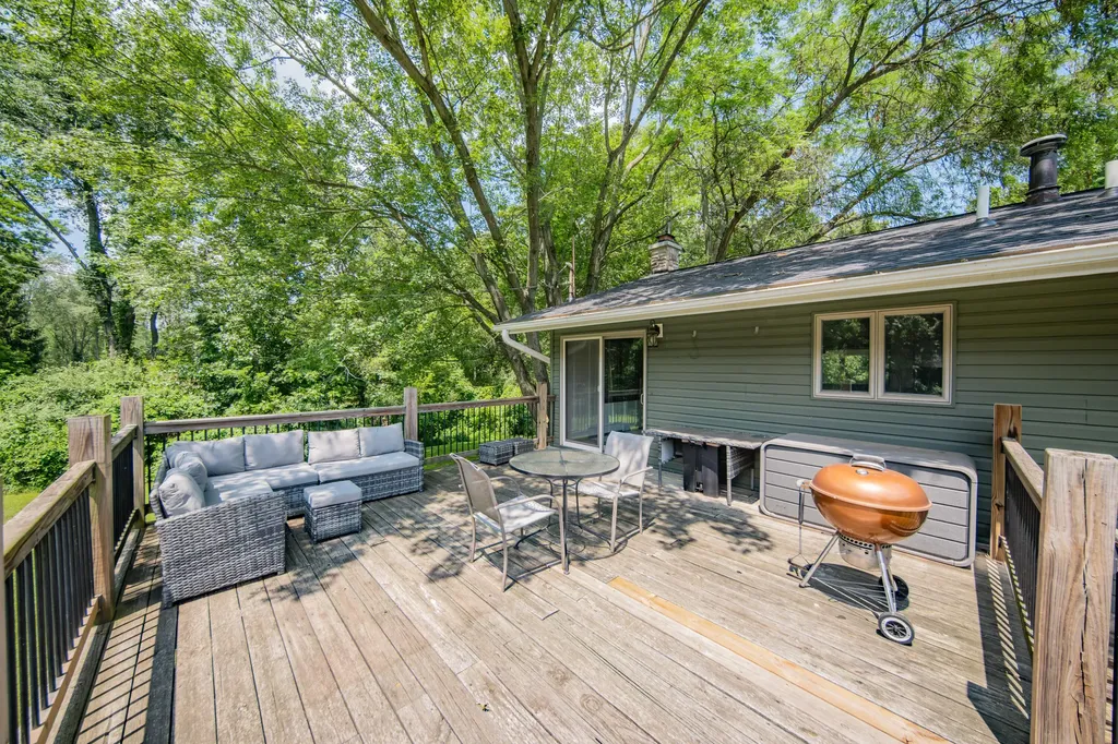 9625 Glenn Road Waterloo Township MI 49240