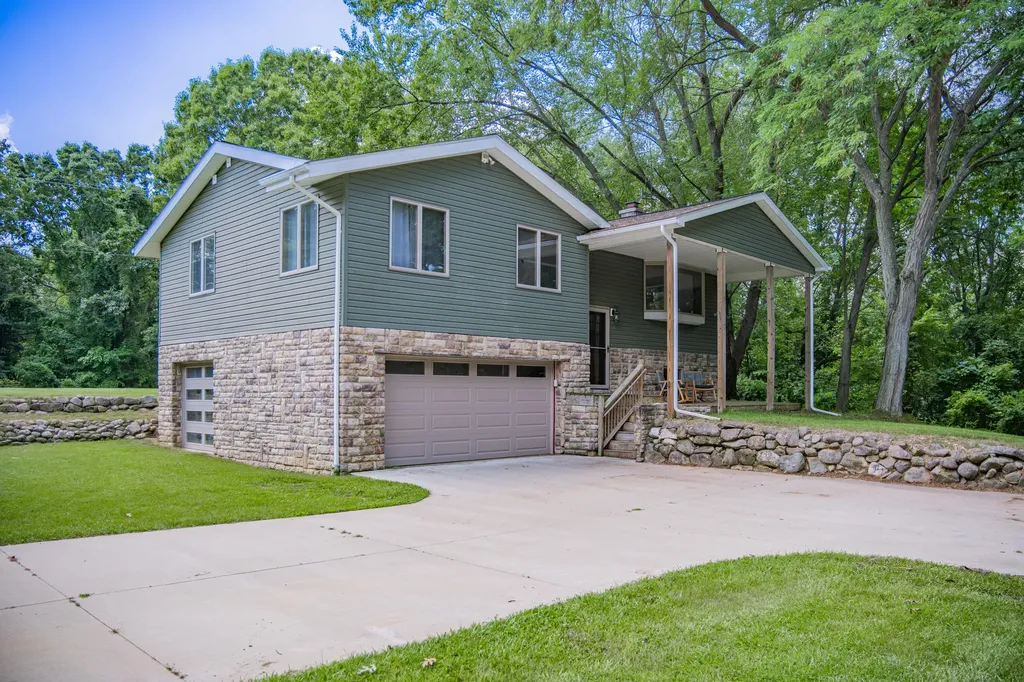 9625 Glenn Road Waterloo Township MI 49240