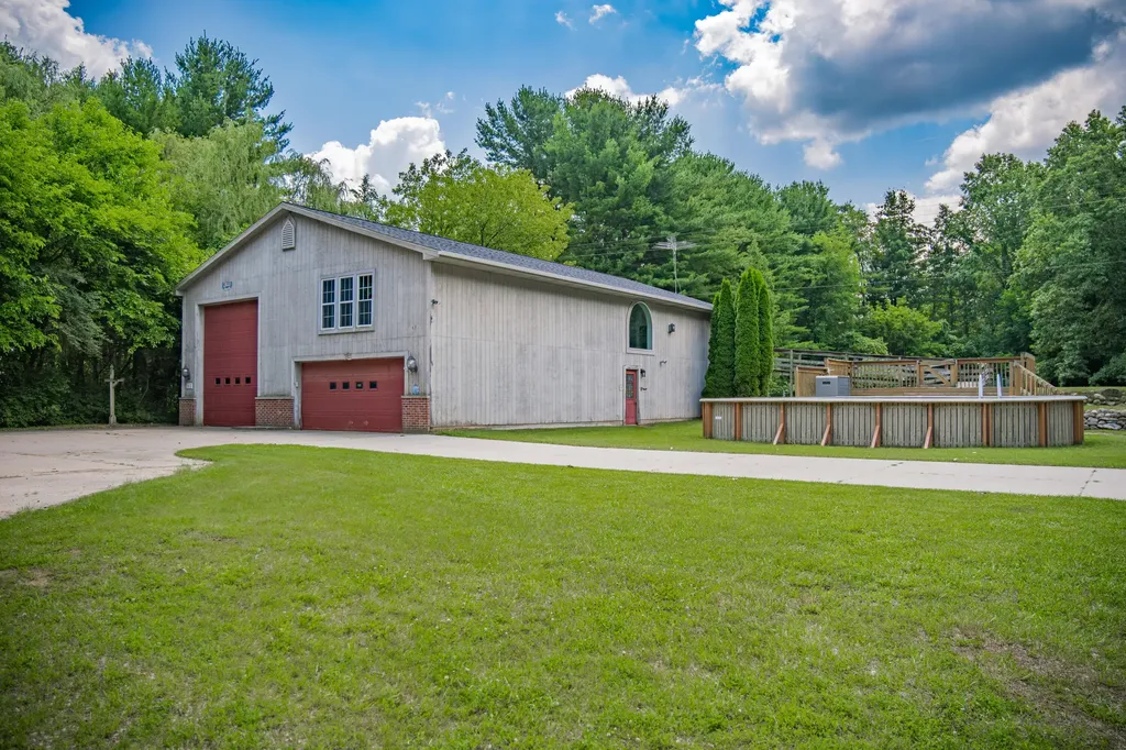9625 Glenn Road Waterloo Township MI 49240