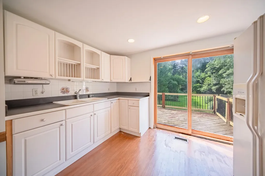 9625 Glenn Road Waterloo Township MI 49240