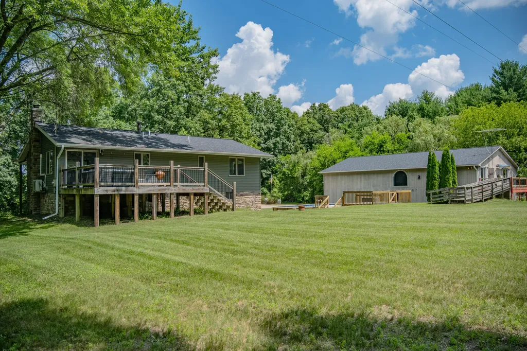 9625 Glenn Road Waterloo Township MI 49240